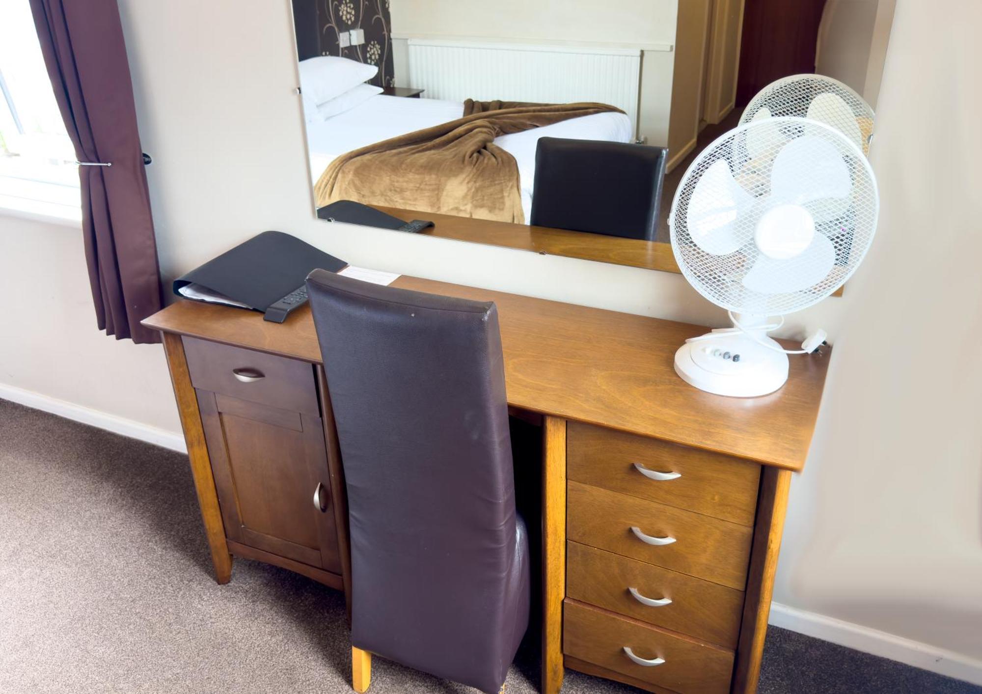 The Oakland Hotel Woodham Ferrers Bagian luar foto