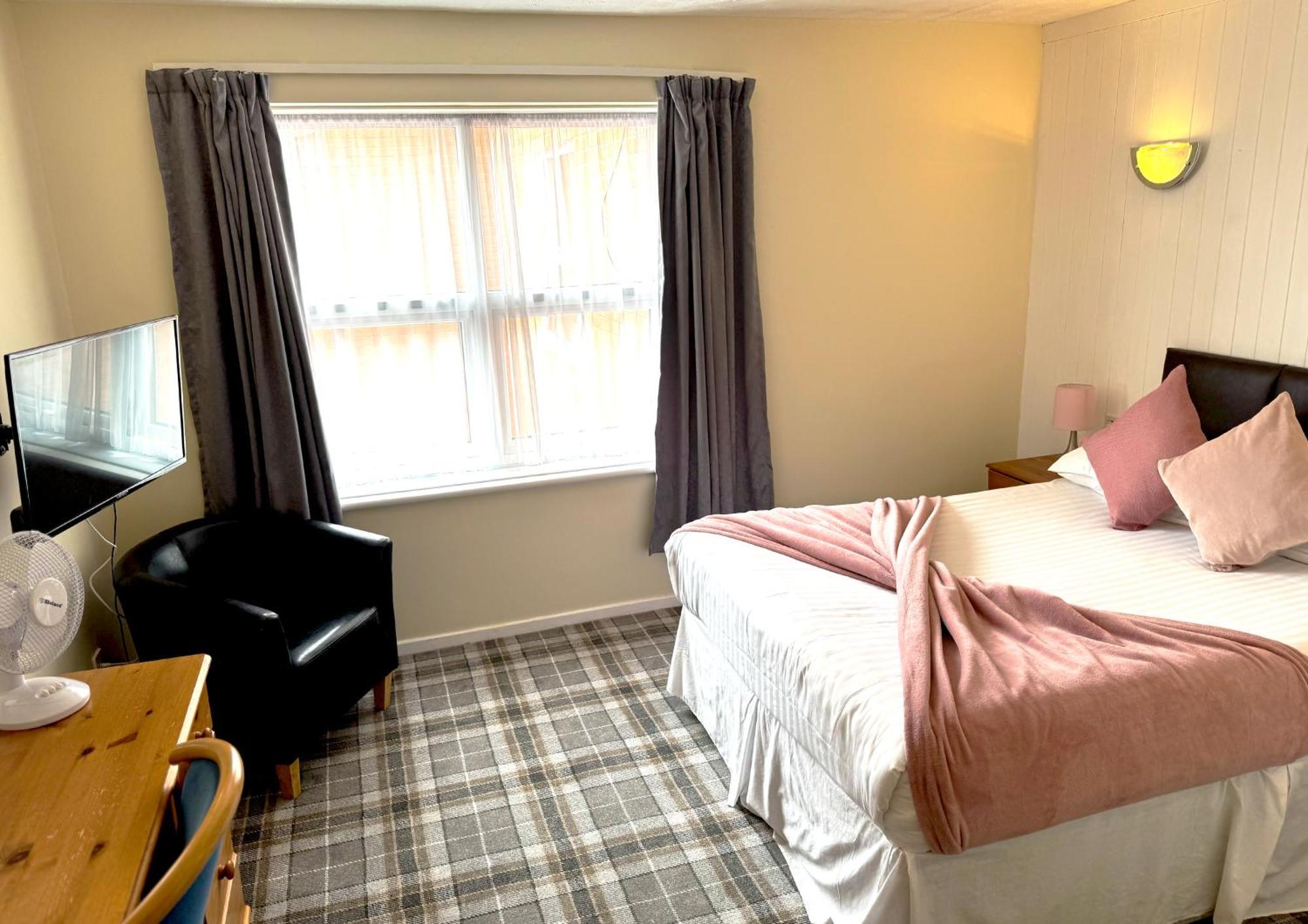 The Oakland Hotel Woodham Ferrers Bagian luar foto